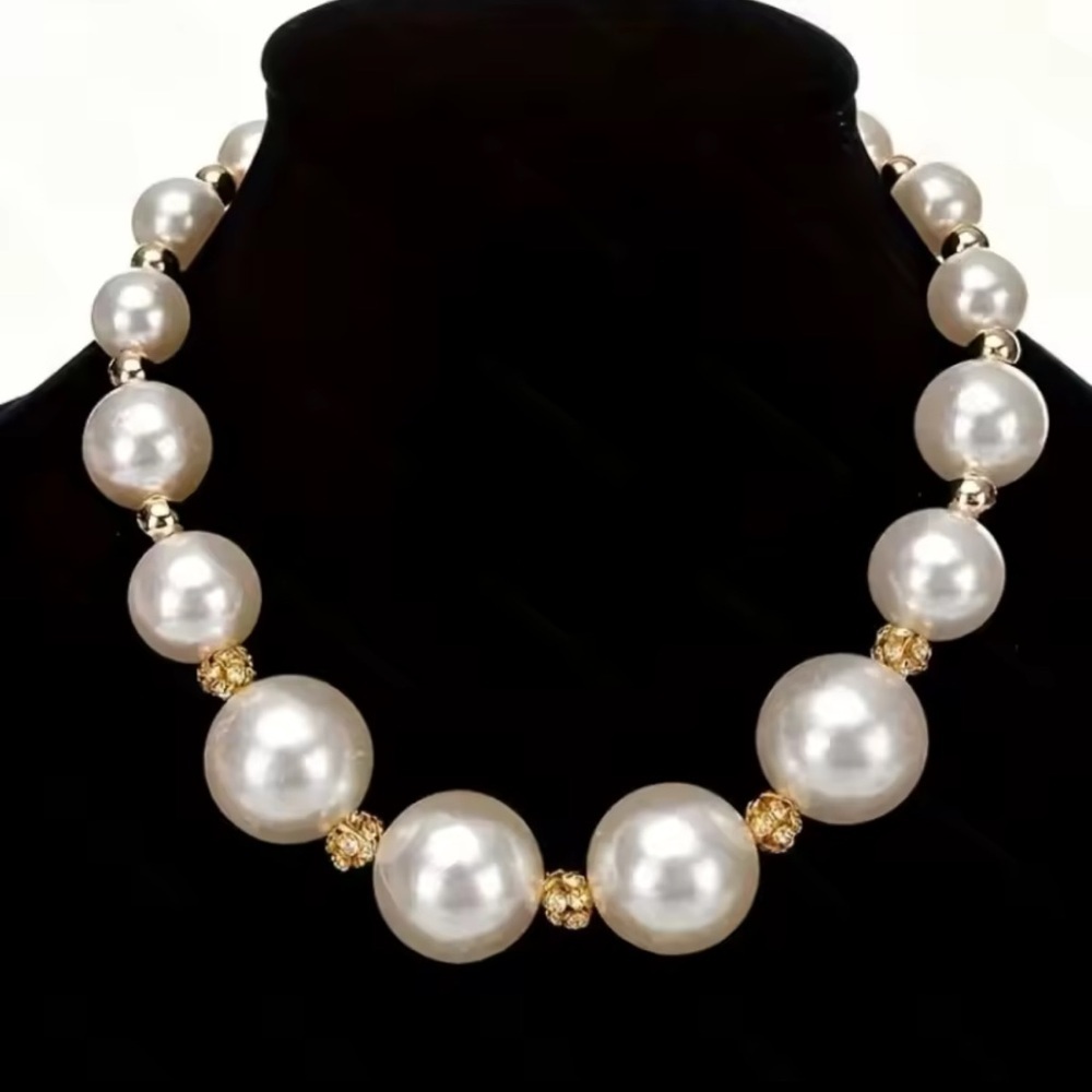 Vintage Classic White Pearl Statement Necklace